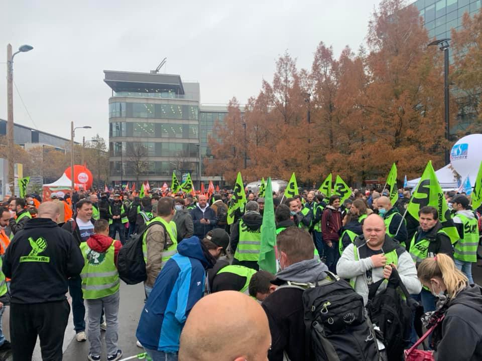 Salaires - Rassemblement devant le siège SNCF