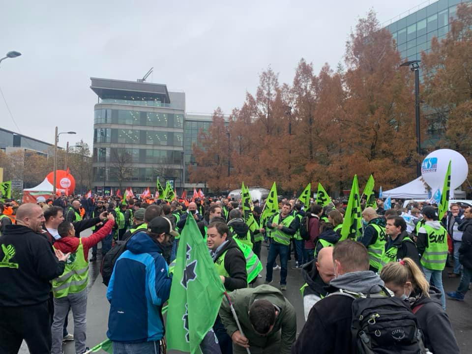 Salaires - Rassemblement devant le siège SNCF