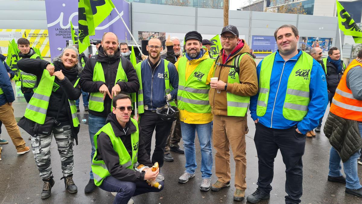 Salaires - Rassemblement devant le siège SNCF
