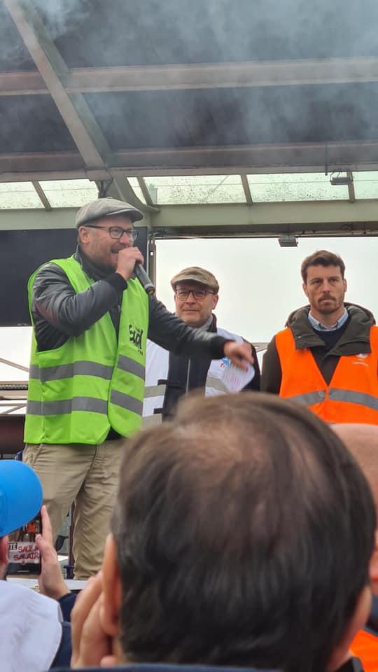 Salaires - Rassemblement devant le siège SNCF