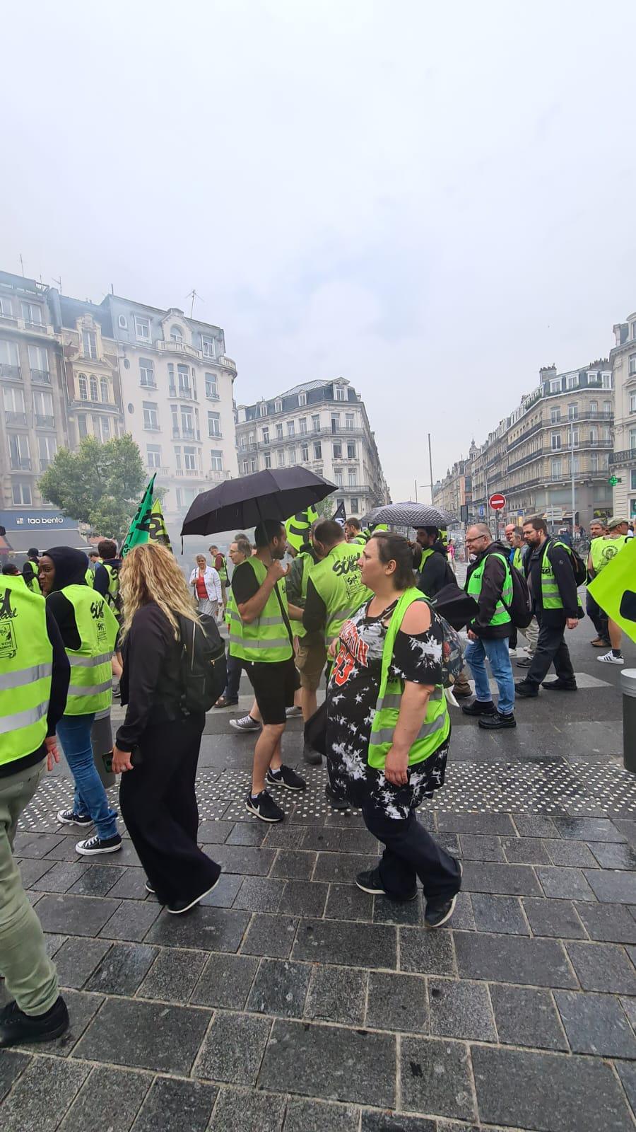 Rassemblement contre l'ouverture à la concurrence à Lille devant le conseil régional des Hauts-de-France !