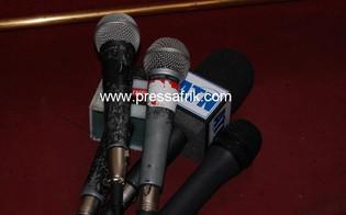 Les micros symbolisant le principal outil de travail des journalistes