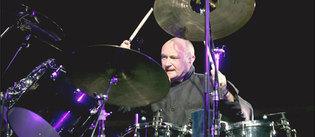 Le batteur de Genesis, Phil Collins, a perdu l'usage de ses doigts. Il ne pourra plus jouer de batterie, mais il ne renonce pas pour autant à la musique © Laurent Zabulon/ABACA PRESS