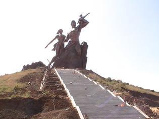 Dakar et la statue du Président Wade