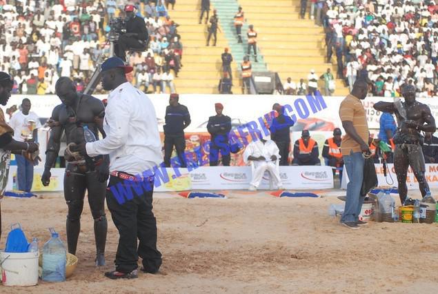 PHOTOS &amp; VIDEO lutte Zarco vs Sa Thiès: Modou Lo et Balla Gaye 2 frôlent la bagarre