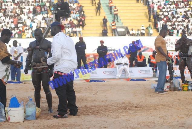 PHOTOS &amp; VIDEO lutte Zarco vs Sa Thiès: Modou Lo et Balla Gaye 2 frôlent la bagarre