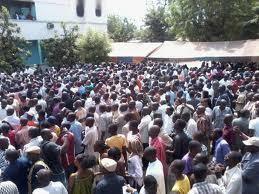 Au Mali, les anti-putschistes manifestent dans les rues de Bamako