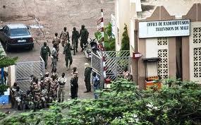 Mali: alors que la Cédéao se réunit en sommet ce lundi, retour sur un week-end chaotique