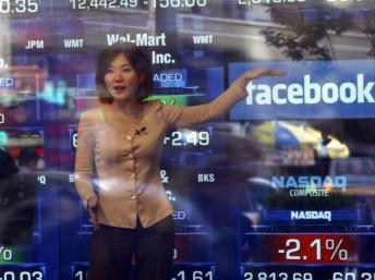 Facebook fait son entrée en bourse ce vendredi 17 mai 2012 au prix de 38 dollars l'unité REUTERS/Keith Bedford