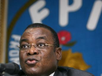 Pascal Affi N'Guessan, le chef du FPI, ici en 2006, devrait être le premier concerné par les interrogatoires sur le fond qui débuteront le 29 juin prochain. AFP PHOTO / KAMBOU SIA