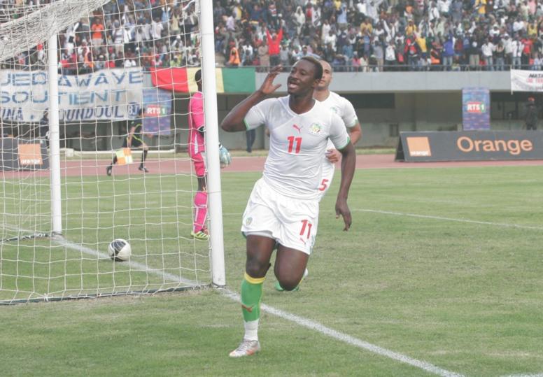 Dame Ndoye donne une bouffée d'air au Sénégal en marquant le 2e but