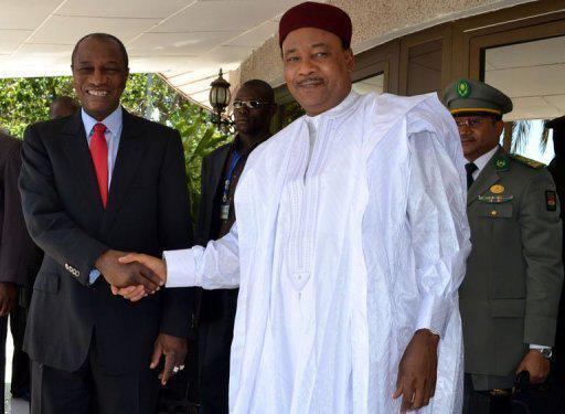 Mali: les présidents de Guinée et Niger appellent à une intervention militaire