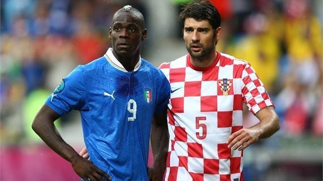 Euro 2012-Croitie vs Itralie: Jets de bananes vers Balotelli