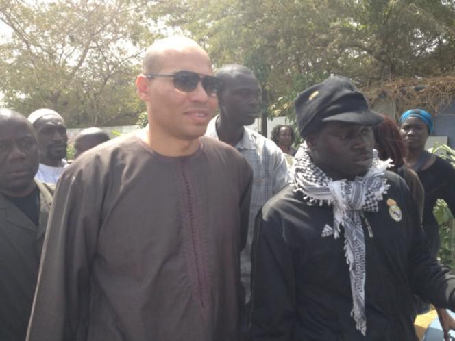 Scrutin Législatives 2012 : Karim Wade a voté au Point E