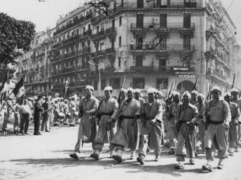 Algérie : une blessure indélébile pour les pieds-noirs et les harkis
