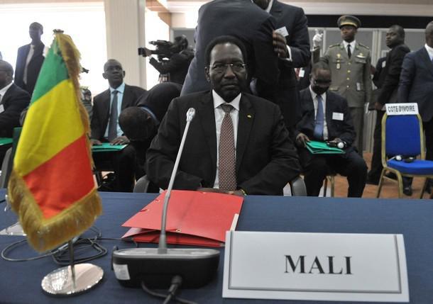 L'absence prolongée de Dioncounda Traoré entame peu à peu sa crédibilité
