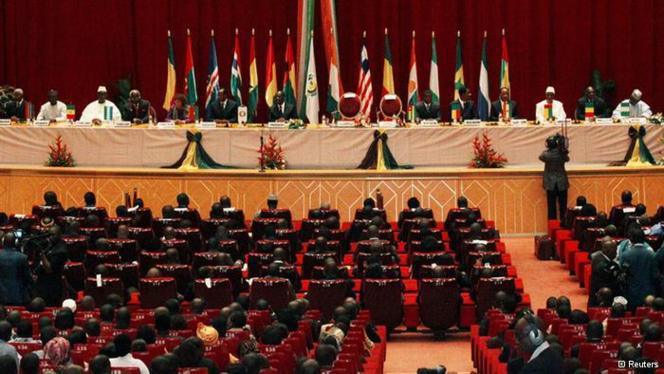 Mali : les participants au sommet de Ouagadougou saluent le Médiateur de la CEDEAO dans la crise malienne et ses pairs