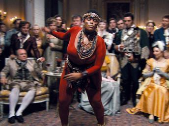 Yahima Torres dans le rôle de Saartjie Baartman, la «Vénus noire», une femme de la communauté KhoiKhoi, exhibée comme bête de foire à travers toute l'Europe à la fin du XXe siècle.