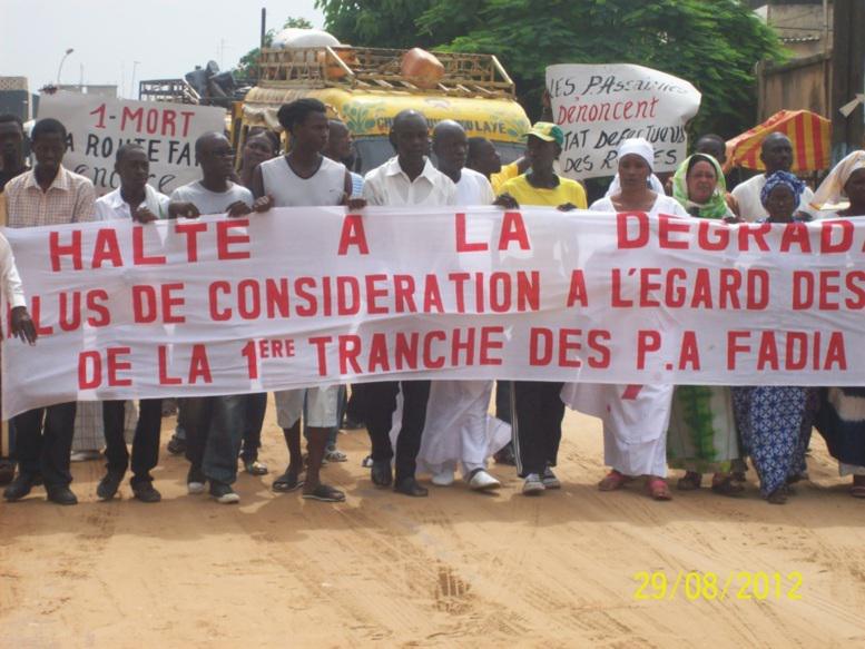 Routes défectueuses, insalubrité, insécurité : Parcelles Assainies, Fadia, et Guentaba dans la rue