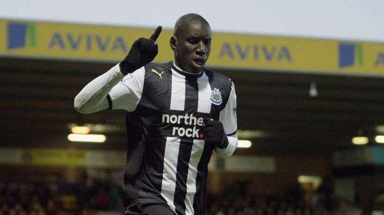 Everton vs New Castle: Demba Ba signe un doublé et entre dans la légende