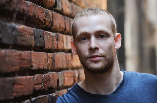Mort de Johnny Lewis : Un nouveau scandale lié à la scientologie ?