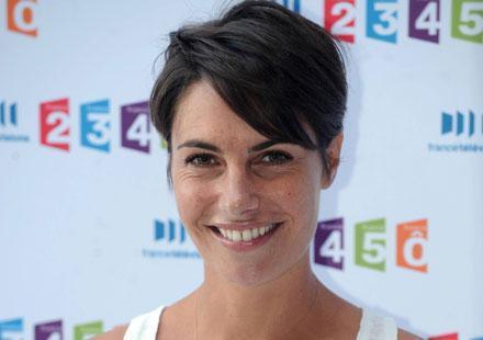 Alessandra Sublet : ses cuisses volent la vedette à Charles Aznavour !