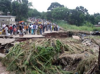 Le 11 décembre. Cultures et habitations de certains quartiers de Brazzaville n'ont pas résisté aux inondations de ces derniers jours. AFP PHOTO GUY-GERVAIS KITINA