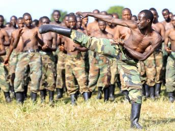 Le 16 mai 2013, de nouvelles recrues du M23 s'entraînent au camp militaire de Rumangabo.