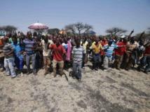 Des grévistes du site Amplats de Rustenburg, en octobre 2012.