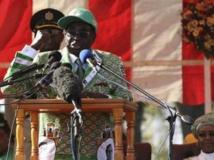 Robert Mugabe a lancé sa campagne le 5 juillet face à ses supporters. REUTERS/Philimon Bulawayo
