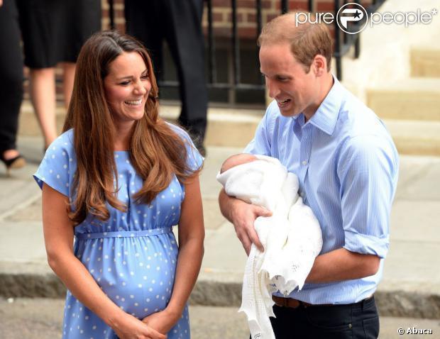 Kate Middleton : Bébé dans les bras, lookée et sans complexe, elle a tout bon
