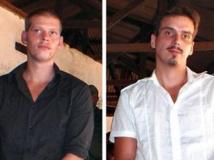 Joshua French (G) et Tjostolv Moland (D) avaient été accusés du meurtre de leur chauffeur congolais, de tentative de meurtre, d'espionnage et d'association de malfaiteurs et condamnés à mort par la cour militaire de Kisangani, en RDC. (photo de 2010) AFP PHOTO/ STRINGER
