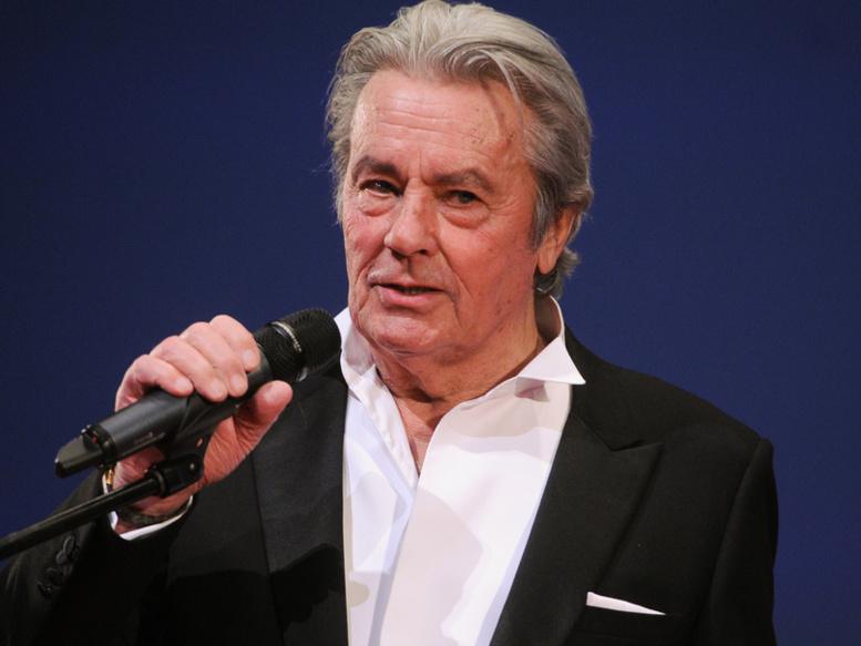 ALAIN DELON ÉLU… CÉLÉBRITÉ LA PLUS DANGEREUSE DU NET !