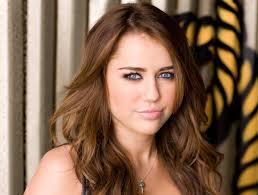 Miley Cyrus lance bientôt une ligne de bijoux?