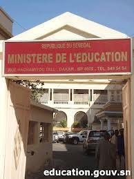Les étudiants de la FASTEF et de l'INSEPS assiègent le ministère de l'Education nationale pour exiger leur affectation