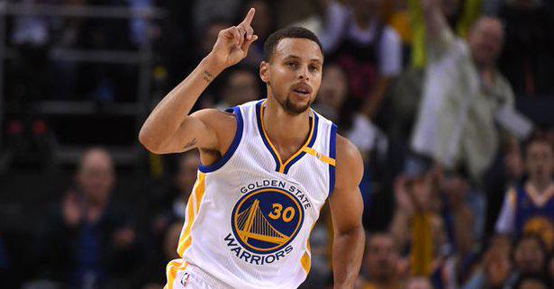 NBA : Stephen Curry bat le record de paniers à trois points