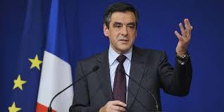 François Hollande pas candidat : "Ce soir, il admet, avec lucidité, que son échec patent lui interdit d'aller plus loin", réagit François Fillon