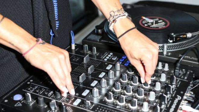 Tunisie : un an de prison pour le DJ