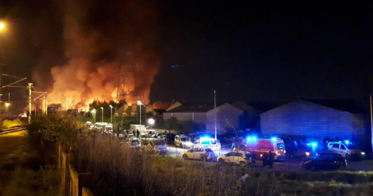 Grande-Synthe: le camp de migrants ravagé par un incendie après une rixe – Plusieurs blessés à déplorer