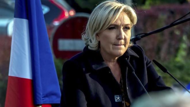 Pierrette Le Pen, mère de Marine :"Mes filles ont été élevées dans le racisme...Hitler à la télé elles devaient l'appeler tonton Dolfi"