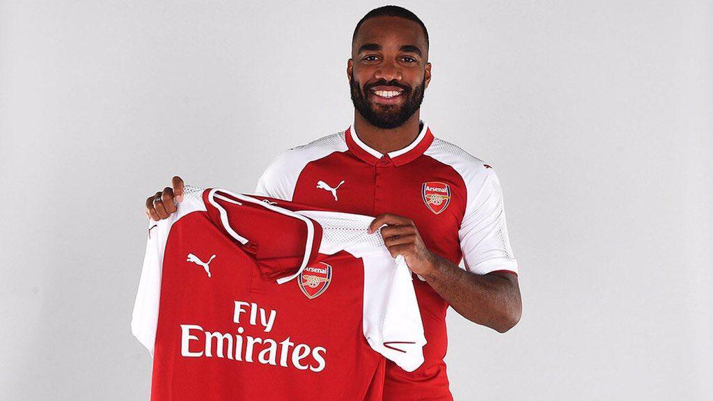 Les déclarations de Mourinho sur Lacazette enflamment le Web : "Il n'a aucune endurance, aucun impact physique et n'est pas un joueur des..."