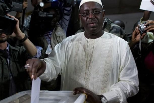 Macky propose de voter avec le récépissé