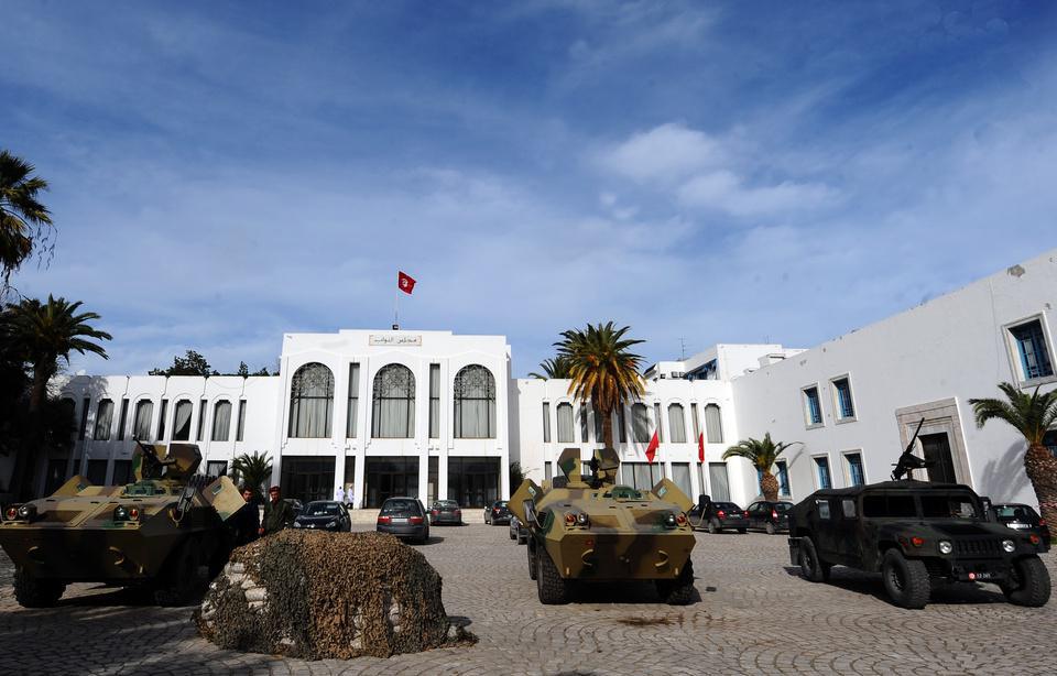 Tunisie: 2 policiers poignardés devant le Parlement