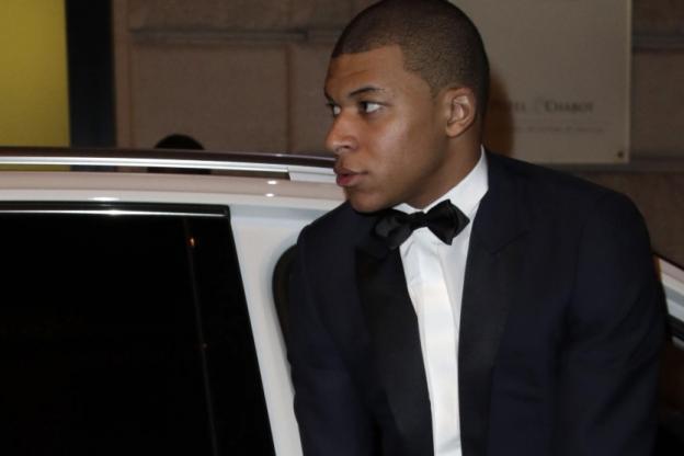 Mbappé et Didier Drogba invités par Macron à l'Elysée pour déjeuner avec Georges Weah
