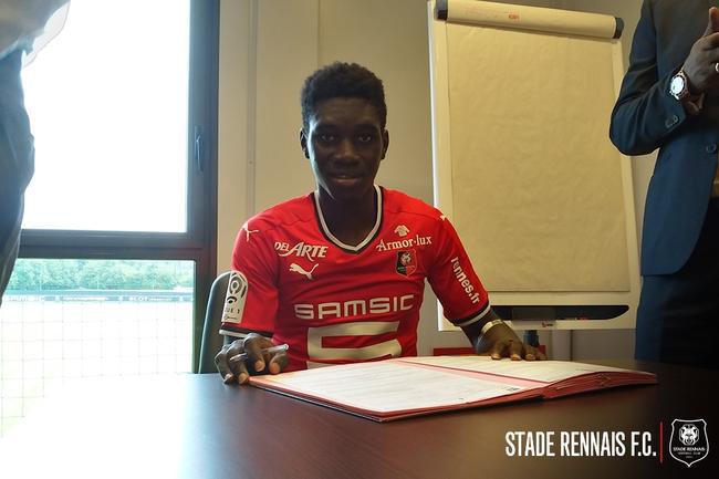 Ismaila Sarr révèle pourquoi il n'a pas choisi le FC Barcelone lors du mercato estival