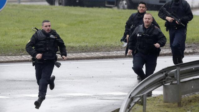 Suivez en DIRECT le développement de la prise d'otages dans un supermarché de France