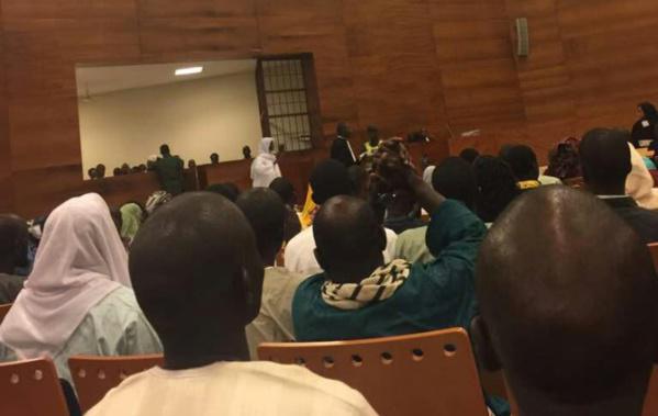 Un proche de l'Imam Ndao craque dans la salle d'audience et se fait expulser