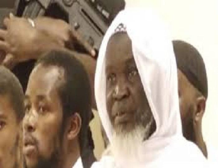 Le père d'un djihadiste craque et fond en larmes : "sa maman est malade et depuis..."