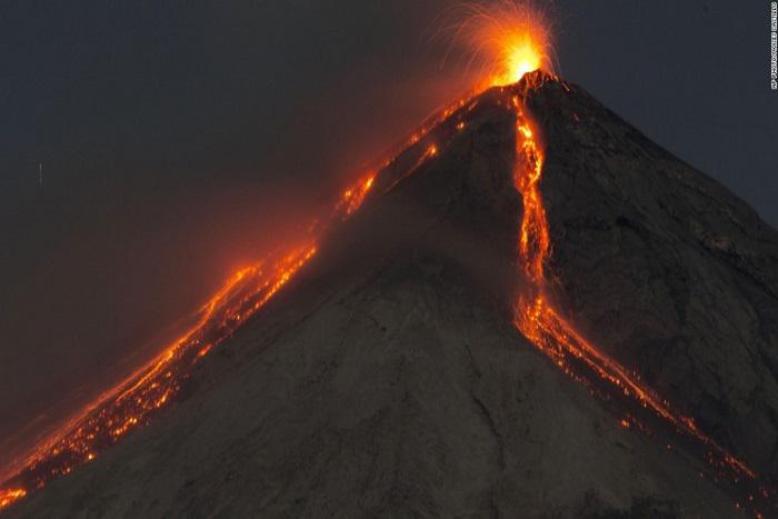 Eruption au Guatemala : 69 morts et des cendres à perte de vue