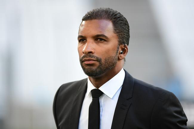 Habib Beye tacle Fernando Hiero après l'élimination de l'Espagne